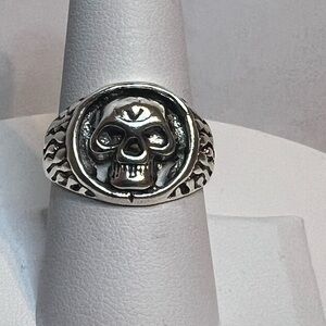 Brand New Silver Skull Ring
